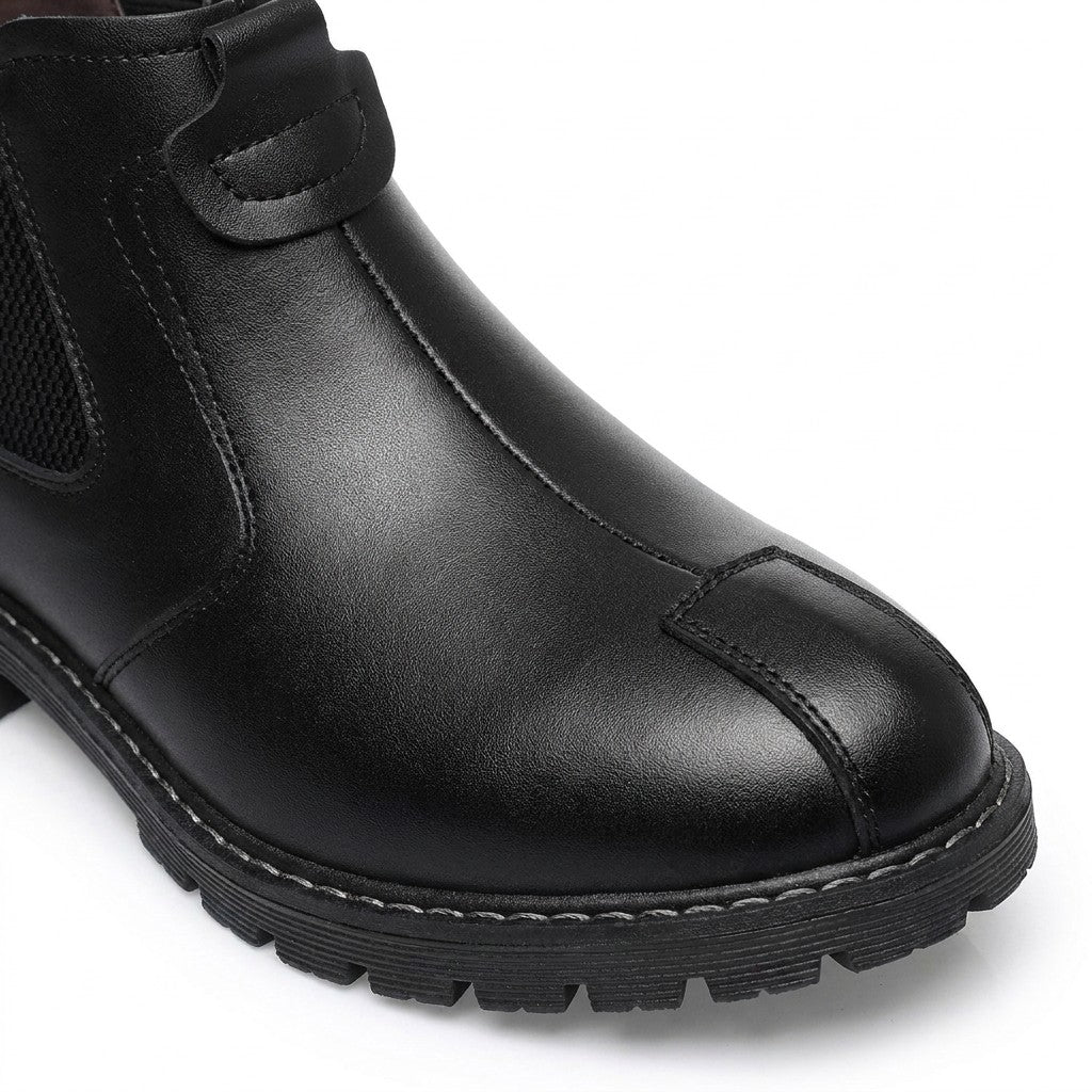 Close-up of the Henrik split toe seam, front strap loop and stitched welt