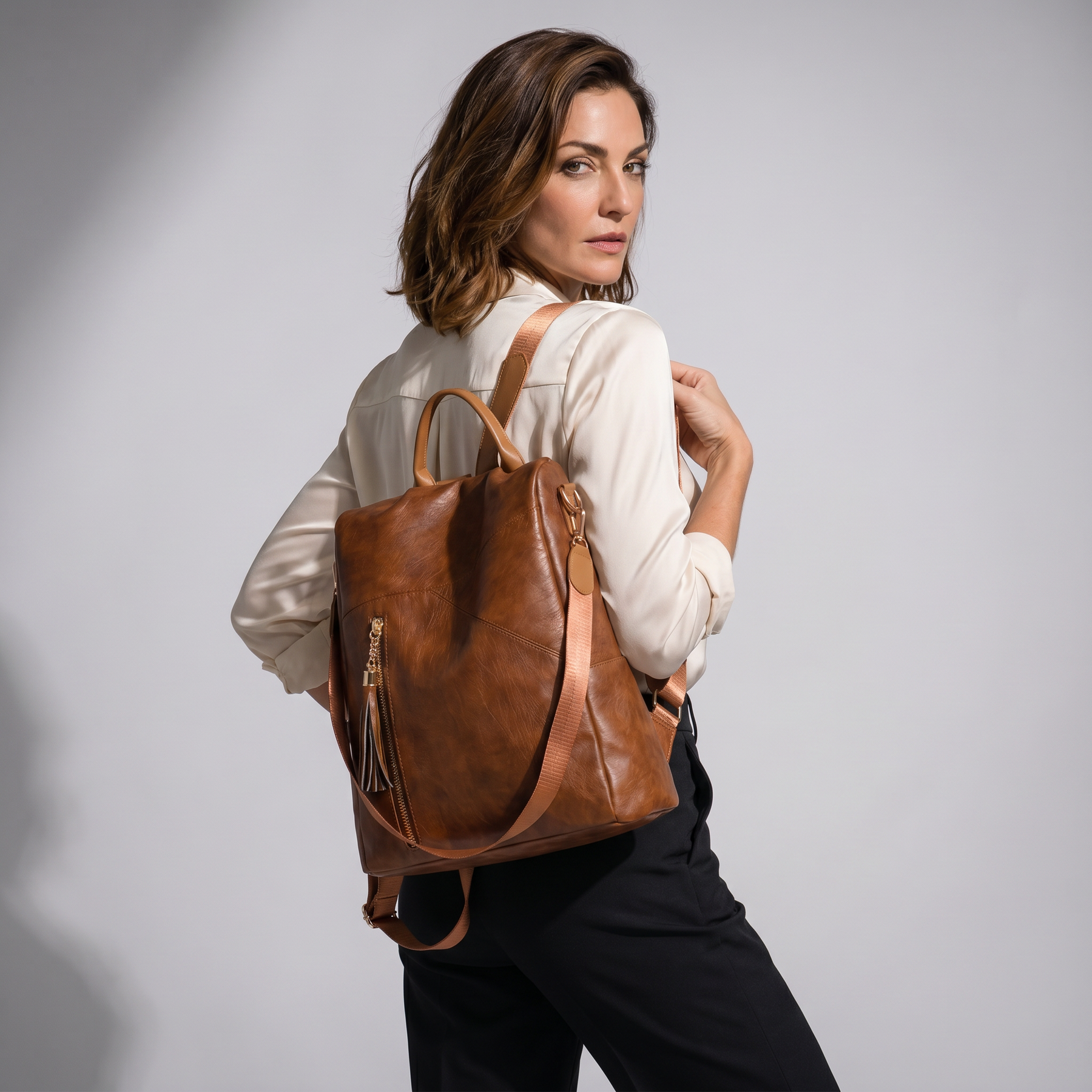Women's Leather Backpack - Raquel