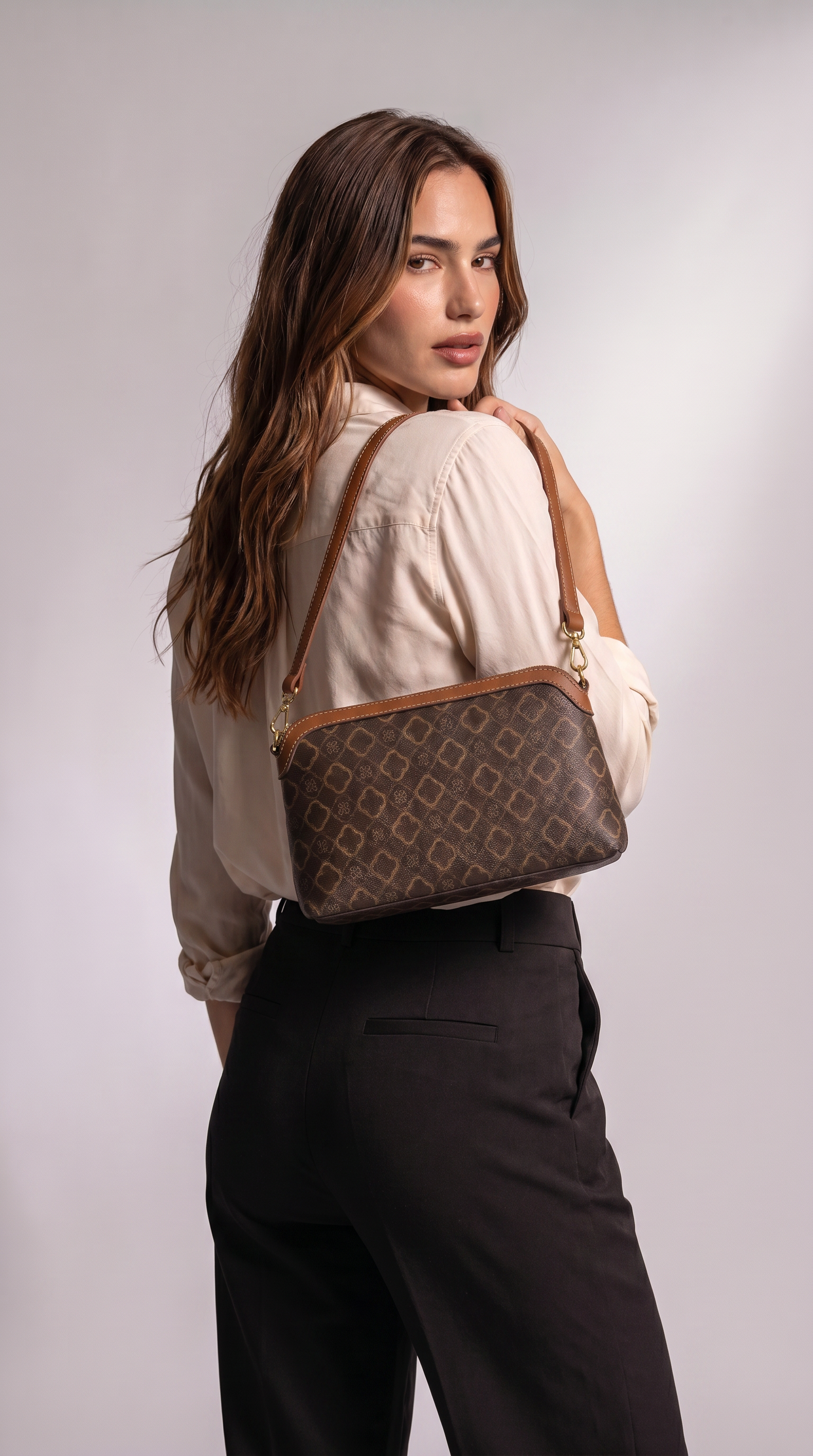 Women's Genuine Leather Shoulder Bag - Victoria