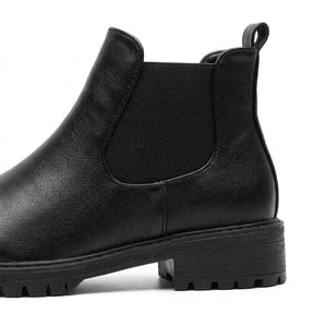 Close-up of the Ines elastic gusset, back pull loop and deep-cleated rubber sole