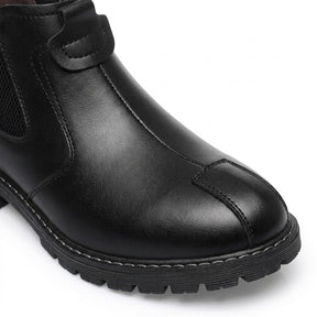 Close-up of the Henrik split toe seam, front strap loop and stitched welt