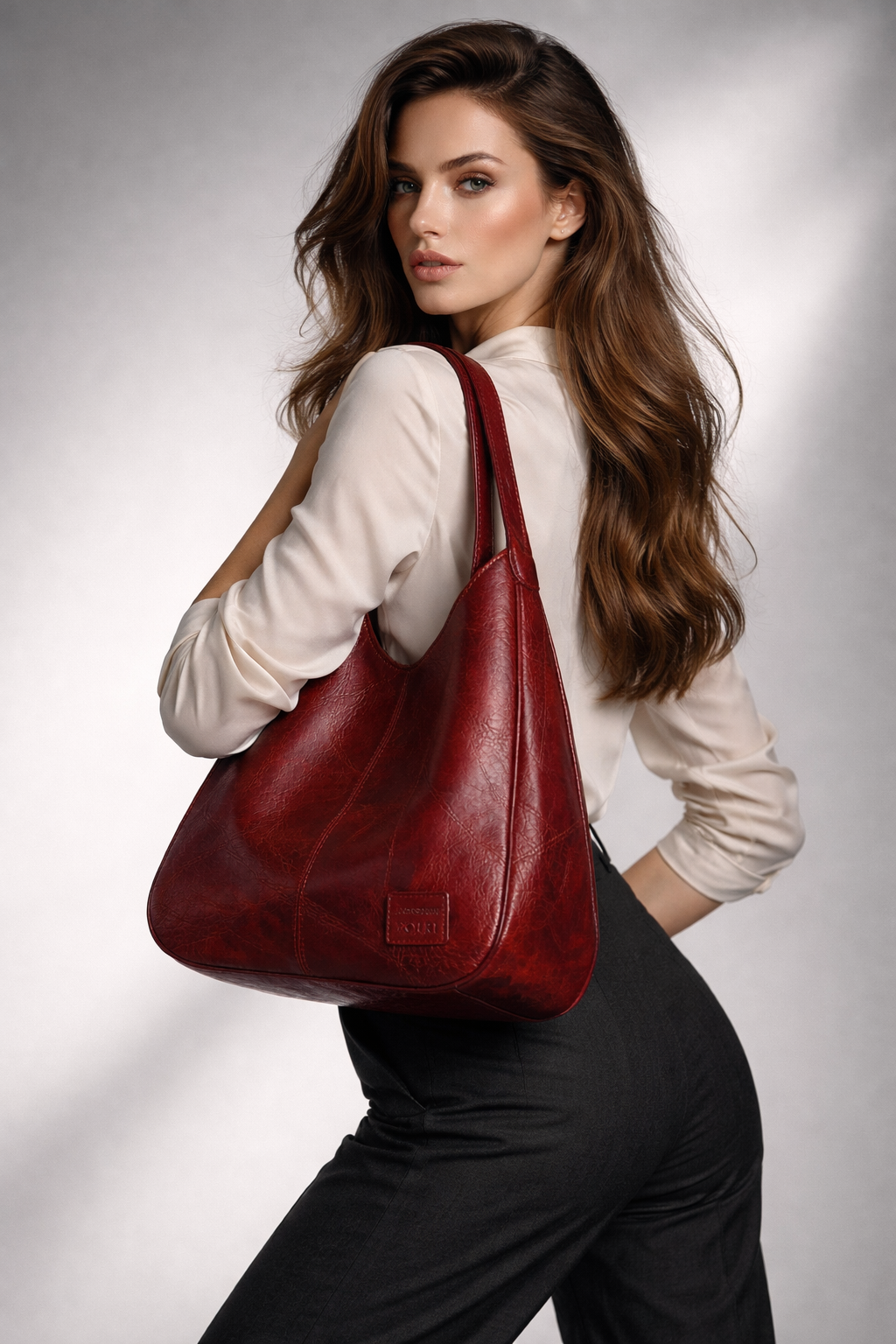 Women's Genuine Leather Hobo Bag - Berlim