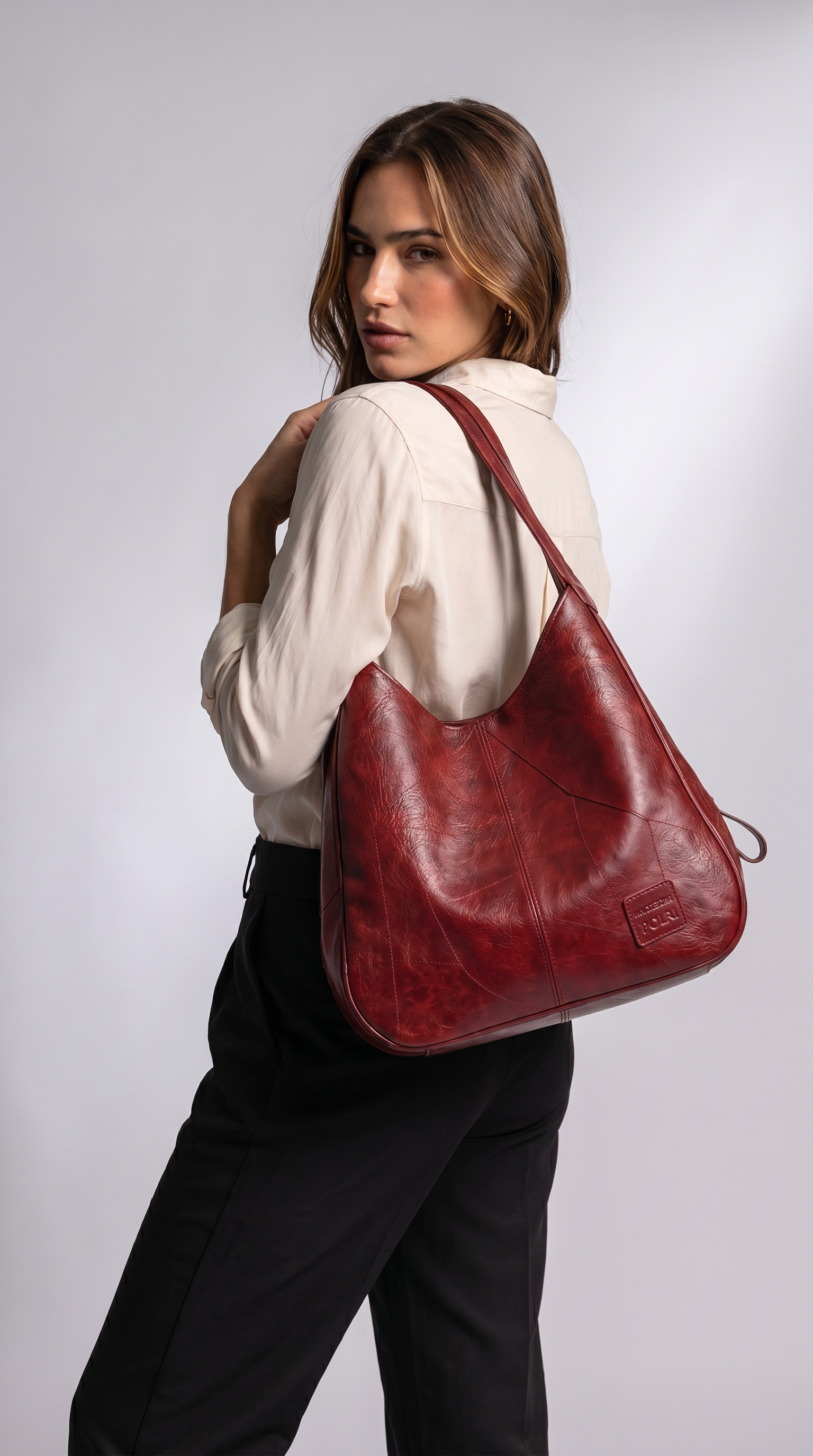 Women's Genuine Leather Hobo Bag - Berlim